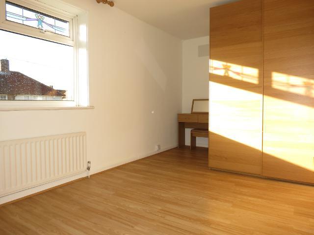  Image of 3 Bedroom Semi-Detached to rent at Morden  London, SM4 6SB