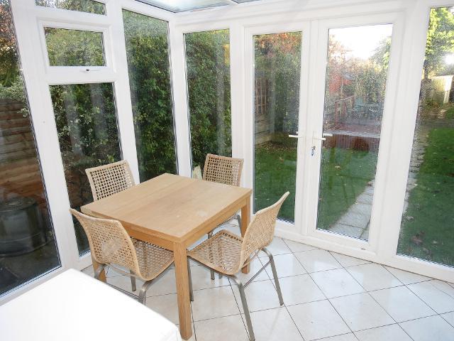  Image of 3 Bedroom Semi-Detached to rent at Morden  London, SM4 6SB