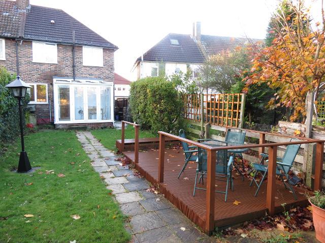  Image of 3 Bedroom Semi-Detached to rent at Morden  London, SM4 6SB