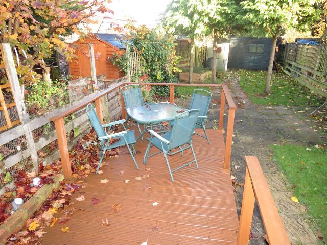  Image of 3 Bedroom Semi-Detached to rent at Morden  London, SM4 6SB