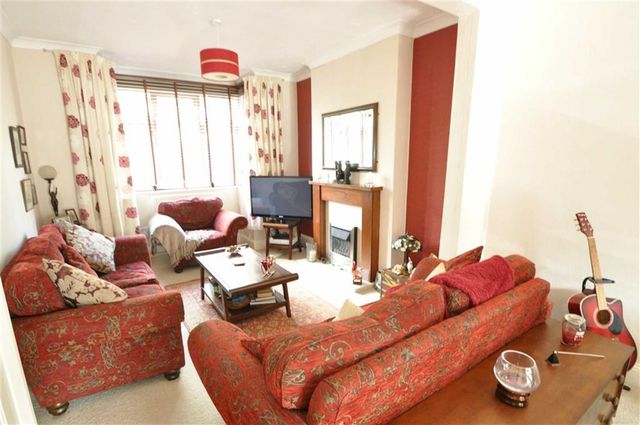  Image of 3 Bedroom Property for sale at Elmdale Road Worcester Worcester, WR3 7PA