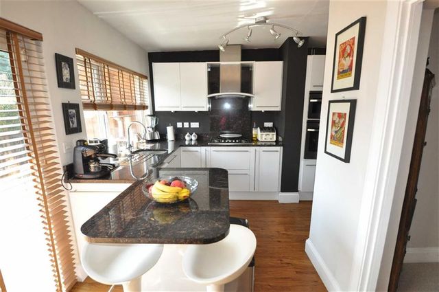  Image of 3 Bedroom Property for sale at Elmdale Road Worcester Worcester, WR3 7PA