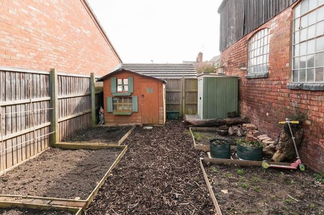  Image of 3 Bedroom Terraced for sale at Fitzwilliam Street  Rushden, NN10 9YW