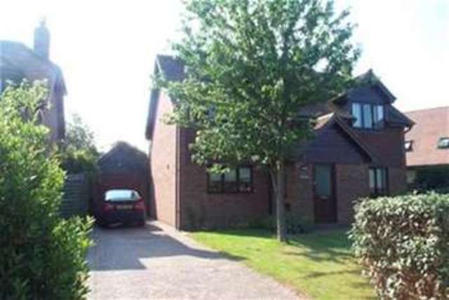  Image of 3 Bedroom Detached to rent at Arundel, BN18 0SG