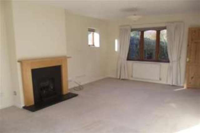  Image of 3 Bedroom Detached to rent at Arundel, BN18 0SG