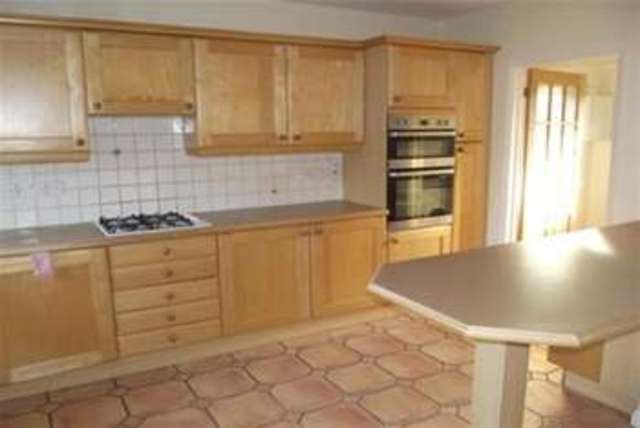  Image of 3 Bedroom Detached to rent at Arundel, BN18 0SG
