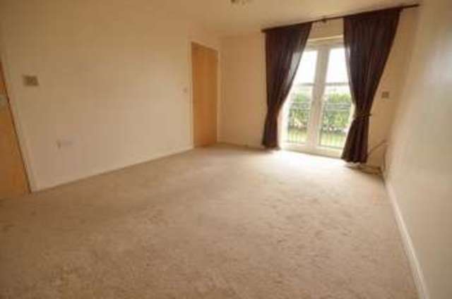  Image of 2 Bedroom Flat to rent at Greenock Mews Widnes Cheshire, WA8 9DW