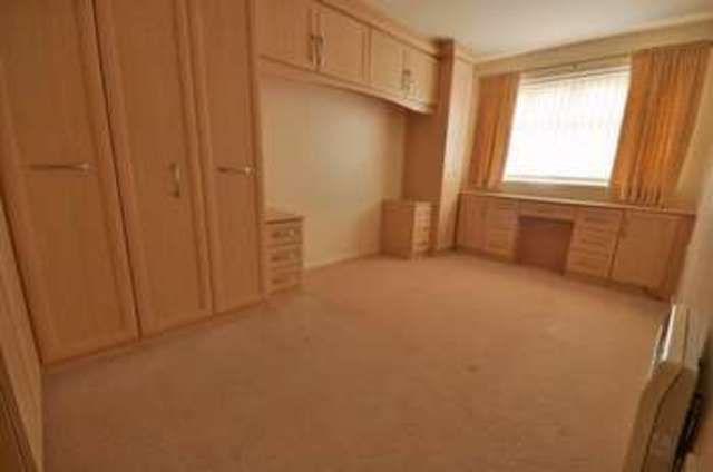  Image of 2 Bedroom Flat to rent at Greenock Mews Widnes Cheshire, WA8 9DW
