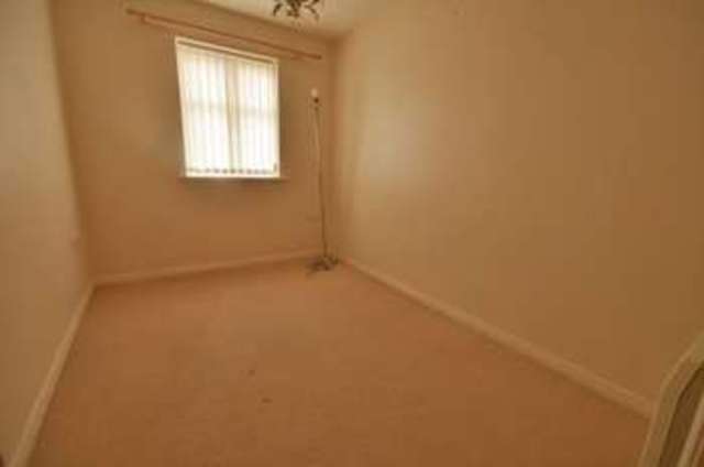  Image of 2 Bedroom Flat to rent at Greenock Mews Widnes Cheshire, WA8 9DW