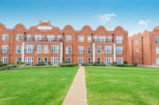  Image of 2 Bedroom Flat for sale at Gresham Park Road Woking Old Woking, GU22 9DA