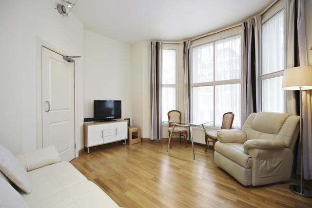  Image of 1 Bedroom Flat to rent at Holland Road  London, W14 8HL