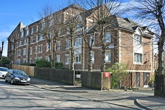  Image of 2 Bedroom Retirement Property for sale at Jews Walk  Sydenham, SE26 4NN