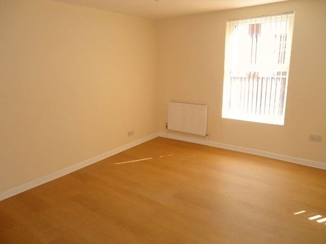  Image of 3 Bedroom Terraced to rent at James Street Garston Liverpool, L19 2LS