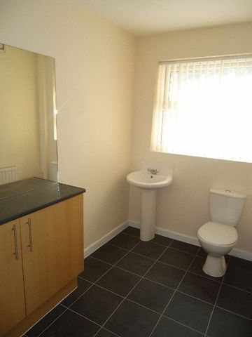  Image of 3 Bedroom Terraced to rent at James Street Garston Liverpool, L19 2LS