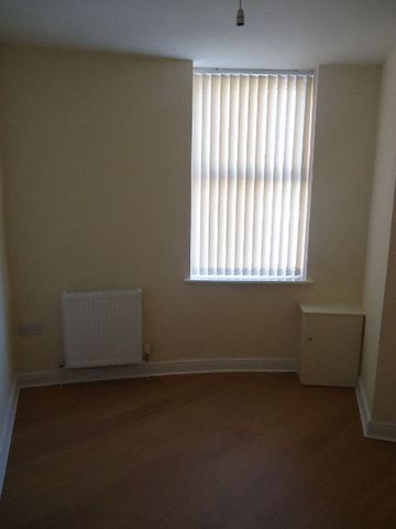  Image of 3 Bedroom Terraced to rent at James Street Garston Liverpool, L19 2LS