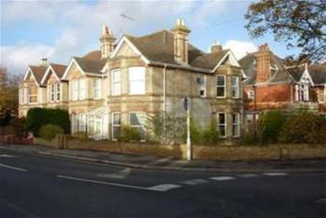  Image of 1 Bedroom Flat to rent at Poole, BH14 8TL