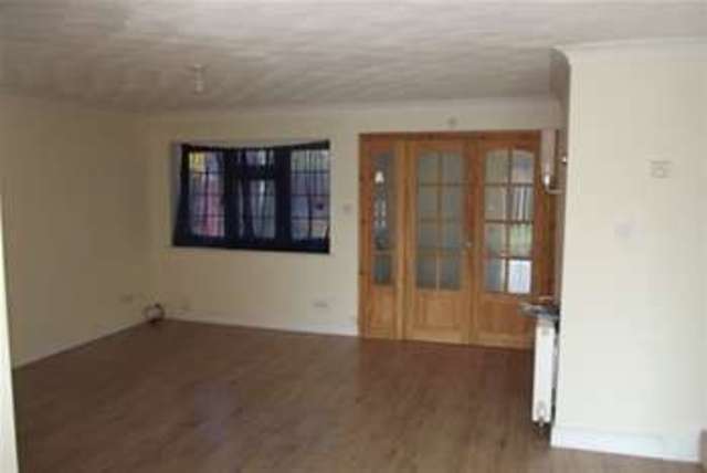  Image of 4 Bedroom Detached to rent at Broxbourne, EN10 6PG