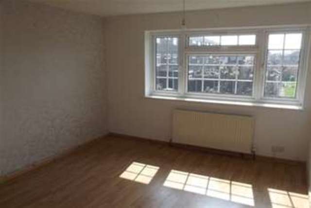  Image of 4 Bedroom Detached to rent at Broxbourne, EN10 6PG