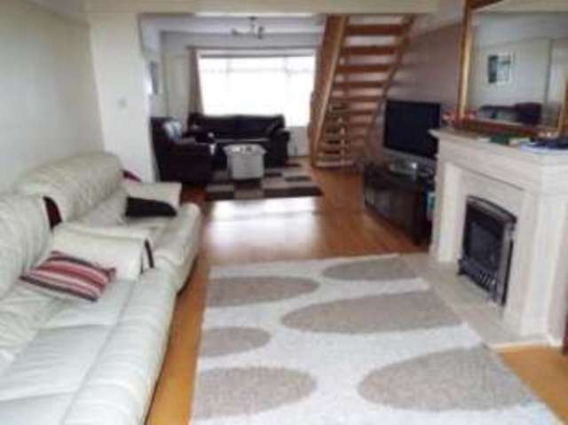  Image of 2 Bedroom Bungalow for sale at Luton Bedfordshire Leagrave, LU4 9QZ