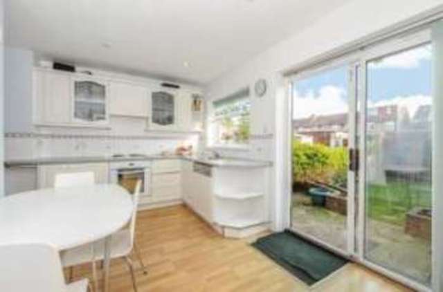  Image of 3 Bedroom Terraced for sale at Chingford  Chingford, E4 8EN