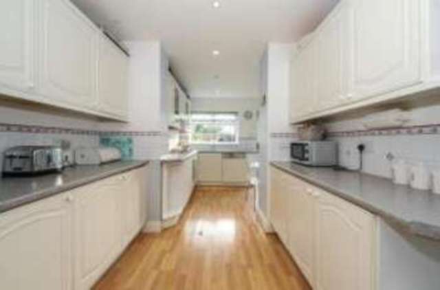  Image of 3 Bedroom Terraced for sale at Chingford  Chingford, E4 8EN