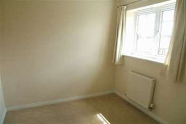  Image of 2 Bedroom Flat to rent at Wakefield, WF2 9SL