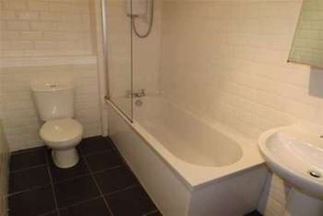  Image of 1 Bedroom Flat to rent at Glasgow, G40 2JY