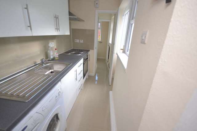  Image of 2 Bedroom End of Terrace to rent at Montague Street  Reading, RG1 4JH