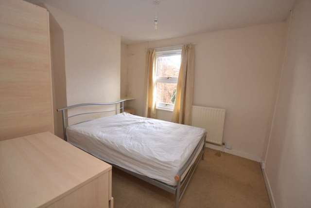  Image of 2 Bedroom End of Terrace to rent at Montague Street  Reading, RG1 4JH