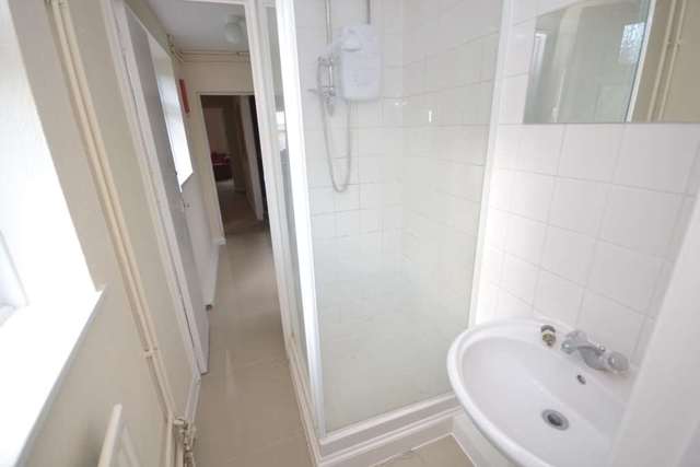  Image of 2 Bedroom End of Terrace to rent at Montague Street  Reading, RG1 4JH