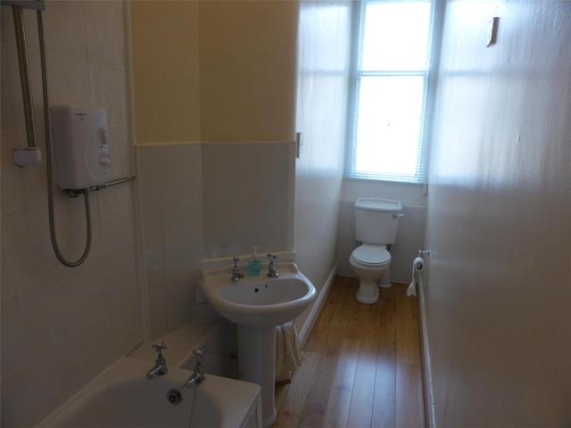  Image of 2 Bedroom Flat to rent at West End Glasgow Glasgow, G11 7JQ