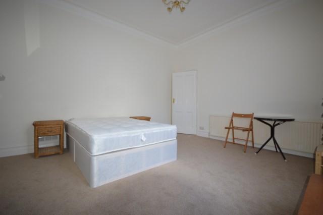  Image of 4 Bedroom Flat to rent at Shepherds Bush, W12 0JR