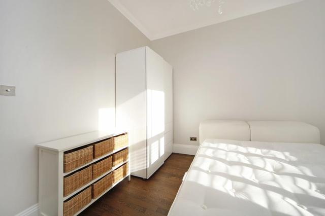  Image of 2 Bedroom Property to rent at Queens Gardens  London, W2 3AF