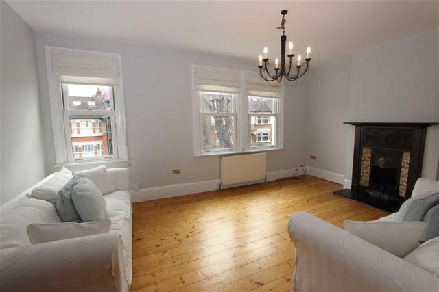  Image of 3 Bedroom Flat to rent at Radcliffe Road Winchmore Hilll Winchmore Hilll, N21 2SD