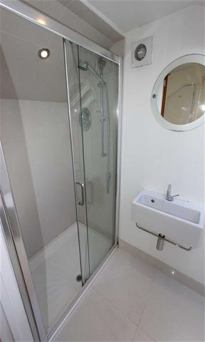  Image of 3 Bedroom Flat to rent at Radcliffe Road Winchmore Hilll Winchmore Hilll, N21 2SD