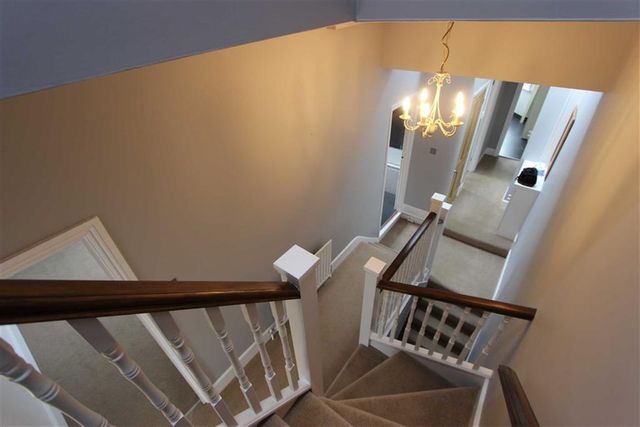  Image of 3 Bedroom Flat to rent at Radcliffe Road Winchmore Hilll Winchmore Hilll, N21 2SD
