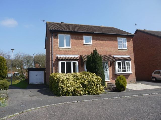  Image of 3 Bedroom Detached for sale at Ravensbourne Road  Aylesbury, HP21 9TG
