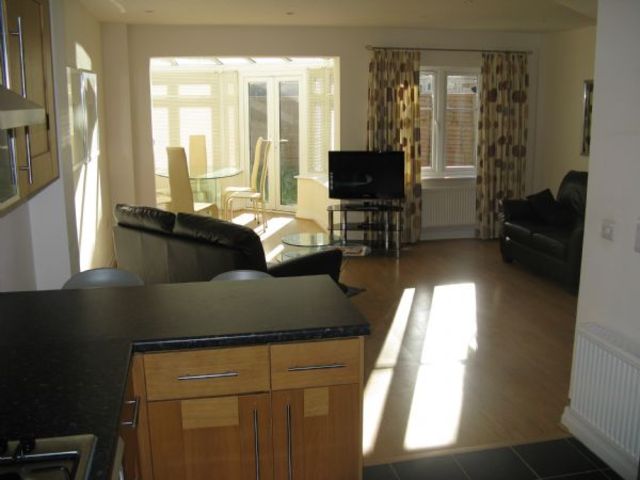  Image of 4 Bedroom Mews to rent at REDHILL, RH1 6BF