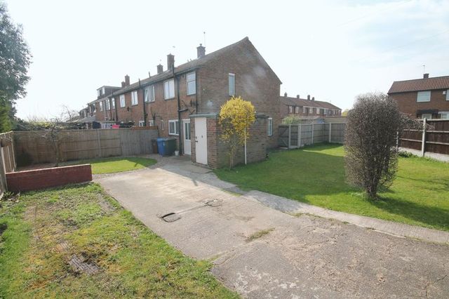  Image of 3 Bedroom Semi-Detached to rent at Rodsley Crescent Littleover Derby, DE23 2NY