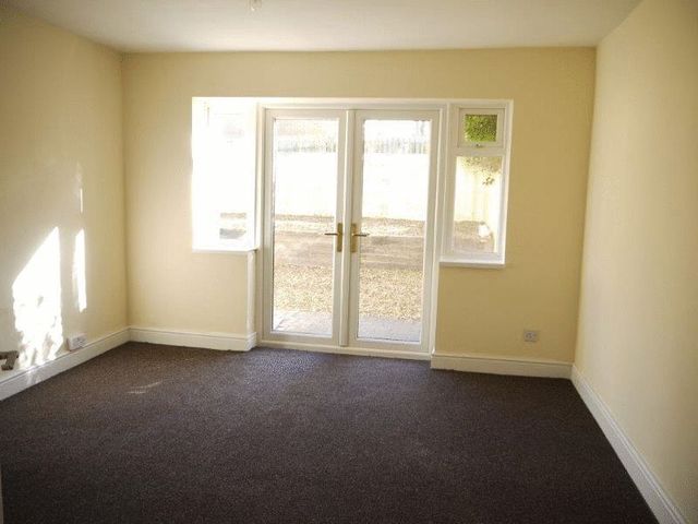  Image of 3 Bedroom Semi-Detached to rent at Rowlestone Rise Greengates Bradford, BD10 0DS