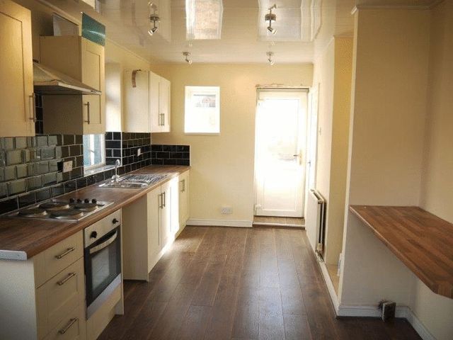  Image of 3 Bedroom Semi-Detached to rent at Rowlestone Rise Greengates Bradford, BD10 0DS