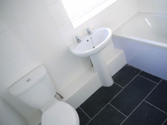  Image of 3 Bedroom Semi-Detached to rent at Rowlestone Rise Greengates Bradford, BD10 0DS