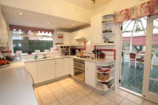  Image of 3 Bedroom Detached for sale at Shaftesbury Avenue  Harrow, HA2 0NZ