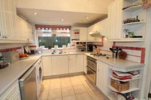 Image of 3 Bedroom Detached for sale at Shaftesbury Avenue  Harrow, HA2 0NZ