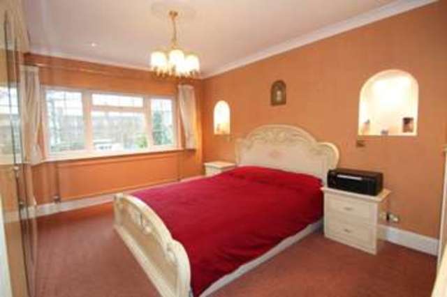  Image of 3 Bedroom Detached for sale at Shaftesbury Avenue  Harrow, HA2 0NZ