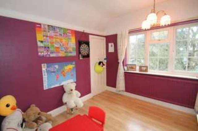  Image of 3 Bedroom Detached for sale at Shaftesbury Avenue  Harrow, HA2 0NZ