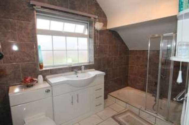  Image of 3 Bedroom Detached for sale at Shaftesbury Avenue  Harrow, HA2 0NZ