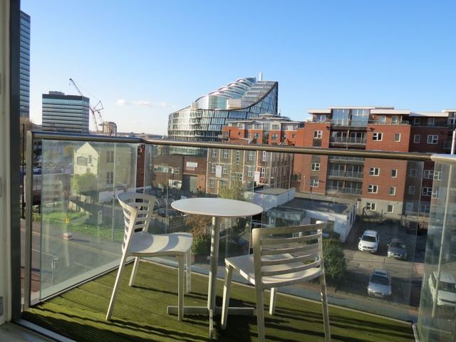  Image of 2 Bedroom Apartment to rent at 49 Goulden Street  Manchester City, M4 5EH