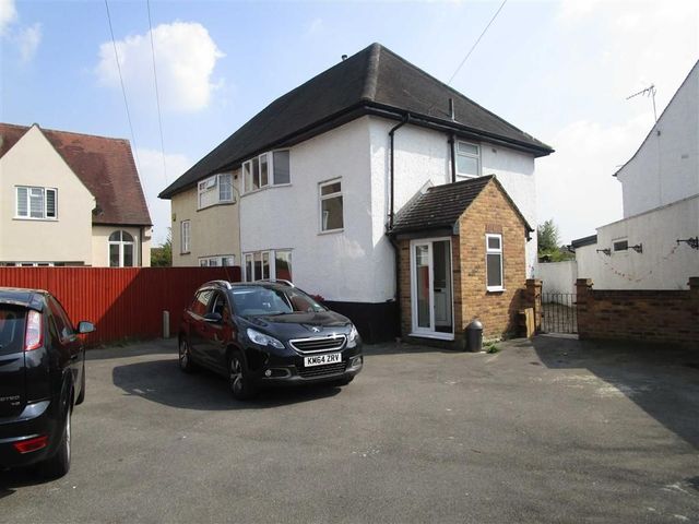  Image of 3 Bedroom Property for sale at St Andrews Way Cippenham Cippenham, SL1 5NL