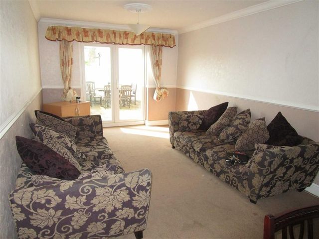  Image of 3 Bedroom Property for sale at St Andrews Way Cippenham Cippenham, SL1 5NL